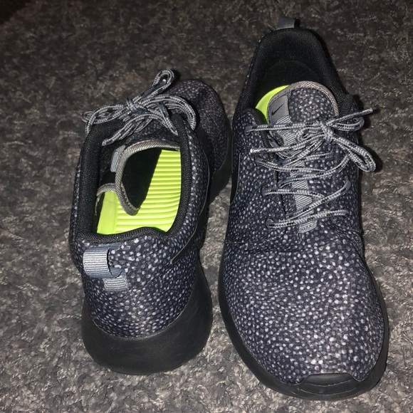 like New Nike Roshes - Picture 4 of 4